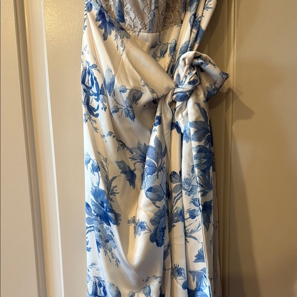 V. Chapman Nicola Lace White and Blue Midi Dress - Picture 8 of 11